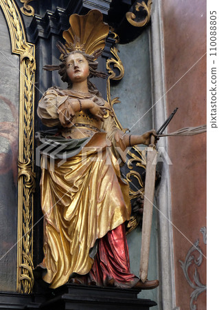 Saint Apollonia on the altar of St. Anne in Parish church in St. Wolfgang on Wolfgangsee in Austria Saint Apollonia on the altar of St. Anne in Parish church in St. Wolfgang on Wolfgangsee in Austria 110088805