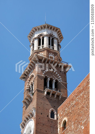 Torre dei Lamberti - medieval tower of the Lamberti XI century - 84 m. Piazza delle Erbe, UNESCO world heritage site in Verona, Italy Torre dei Lamberti - medieval tower of the Lamberti XI century - 84 m. Piazza delle Erbe, UNESCO world heritage site in Verona, Italy 110088809