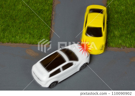 Accident between a vehicle that does not stop temporarily and a vehicle that turns left (motion/collision) 110090902