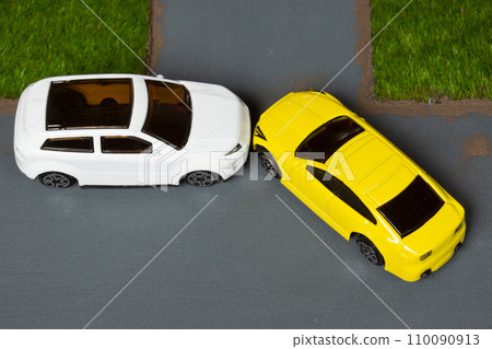 十字路口右轉車輛與直行車輛發生事故 110090913