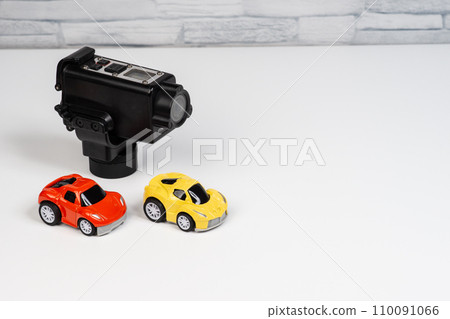 Parking lot monitoring with surveillance cameras and mini cars Parking lot monitoring with surveillance cameras and mini cars 110091066