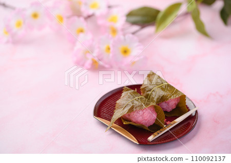 Sakuramochi, a traditional Japanese sweet with an elegant fragrance Sakuramochi, a traditional Japanese sweet with an elegant fragrance 110092137