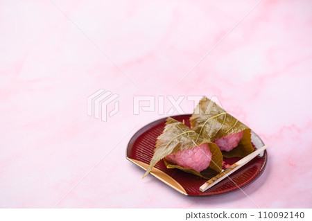 Sakuramochi, a traditional Japanese sweet with an elegant fragrance Sakuramochi, a traditional Japanese sweet with an elegant fragrance 110092140