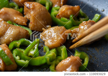 Stir-fried chicken and peppers, close-up of the cooking scene. 110093829