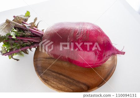 Crimson radish Crimson radish 110094131