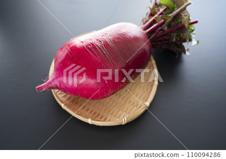 漏杓上的紅捲蘿蔔 110094286
