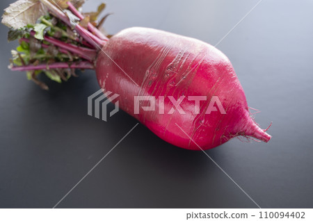 Fresh vegetables red curly radish 110094402
