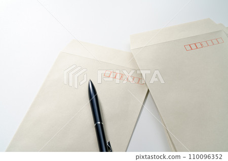信封和筆 110096352