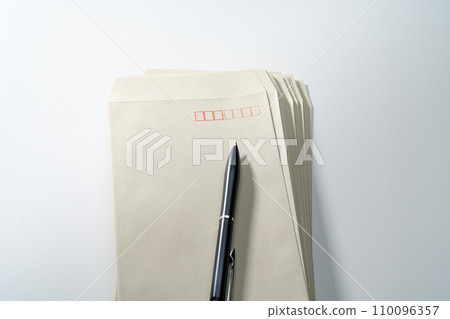 Envelopes and pen Envelopes and pen 110096357