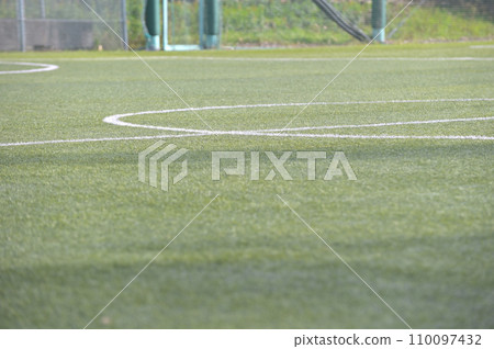 Artificial grass line painting 110097432