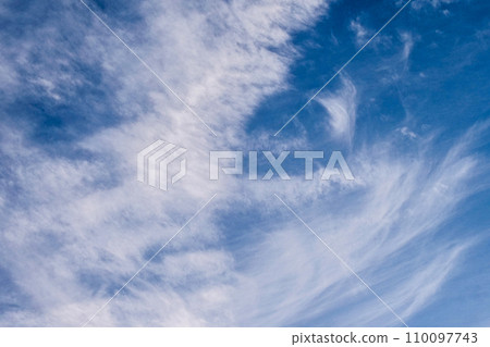 早春的飛鉤狀雲 早春的飛鉤狀卷雲 110097743