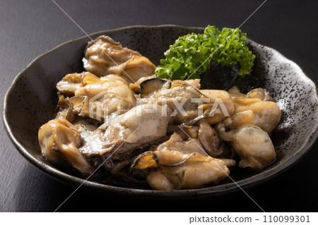 Oysters grilled in butter and soy sauce 110099301