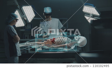 Surgeons in AR headsets perform surgery in operating room using AI 110102495