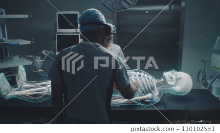 Surgeons in AR headsets perform virtual surgery using holographic display 110102531