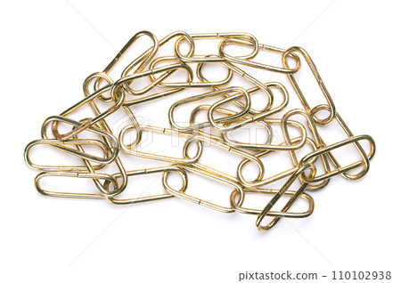 Steel chain with shiny, brass plated surface, straight shaped, with rounded links, from above. Smooth and decorative ring chain, made of round wire, with rounded links, made of brass plated steel. 110102938