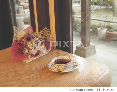 靠窗的座位茶 110103039