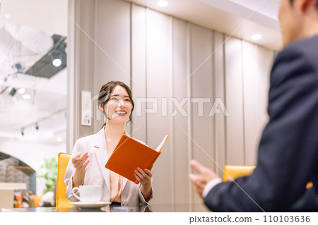 洽談的商人攝影合作：WEEK芝大門（Sun Frontier Real Estate） 110103636