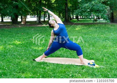 woman and sports 110103700