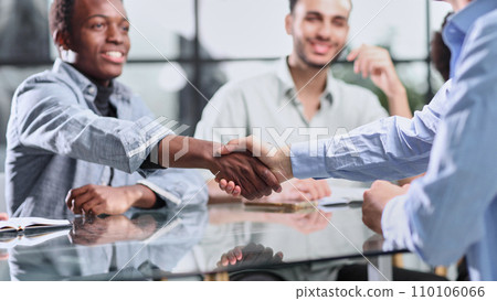 Congratulating the new partners in modern office 110106066
