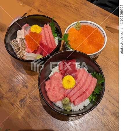 魚居酒屋的三種生魚片蓋飯 110106695