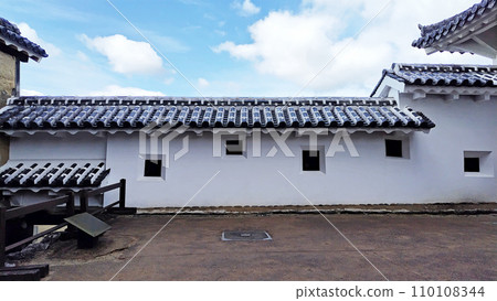 美麗的柵欄上的一個缺口 110108344