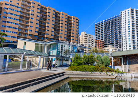 品川水族館位於東京都品川區品川市民公園 品川水族館位於東京都品川區品川市民公園 110108410