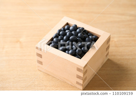 黑豆放在一個正方形裡 黑豆放在一個正方形裡 110109159