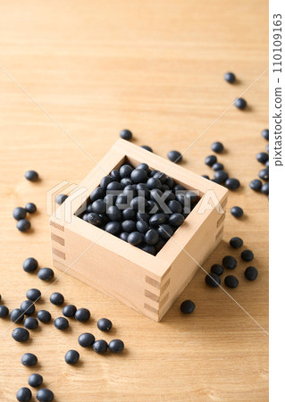 黑豆放在一個正方形裡 110109163