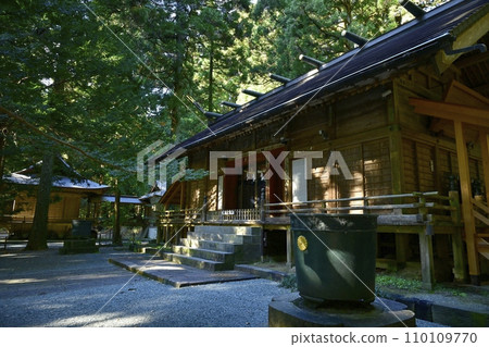 赤城山南麓的赤城神社(宮澤)的參拜殿 赤城山南麓的赤城神社(宮澤)的參拜殿 110109770