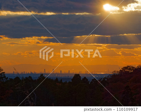 Dusk over the waterfront area of Nagoya seen from Mt. Sanage 110109917
