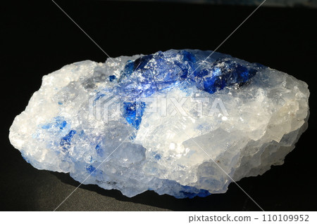 Blue rock salt 110109952