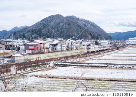 [高山本線] 往豬谷站方向的普通列車 110110919
