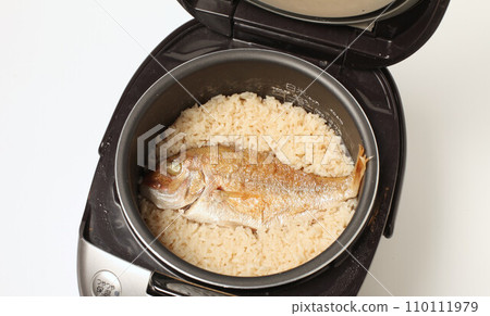 用電飯煲煮鯛魚飯 用電飯煲煮鯛魚飯 110111979
