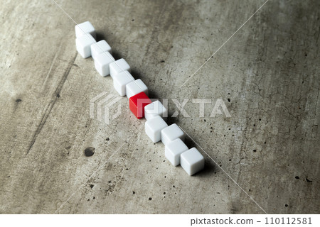 Zig-zag row of small cubes Zig-zag row of small cubes 110112581