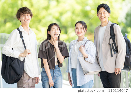 A young business person's man and woman A young business person's man and woman 110114047