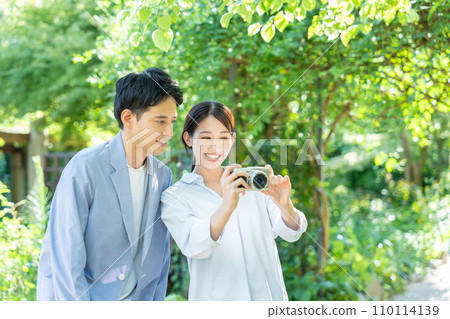 Couple with camera Couple with camera 110114139