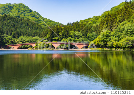 Spring in Annaka City, Gunma Prefecture, Abt Road with fresh greenery, Lake Usui 110115251