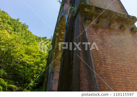Spring in Annaka City, Gunma Prefecture, Abt Road with fresh greenery, Usui Third Bridge (Megane Bridge) 110115597