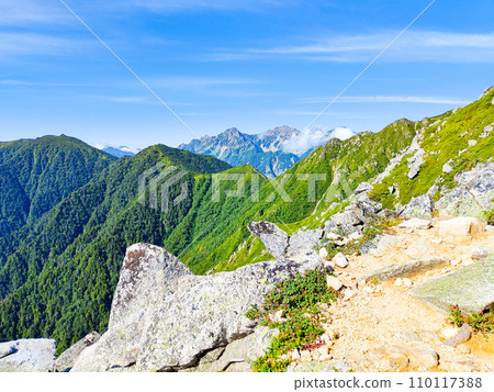夏季攀登常年山（三俁登山口～前常年岳：眺望長屋連峰和穗高連峰） 110117388