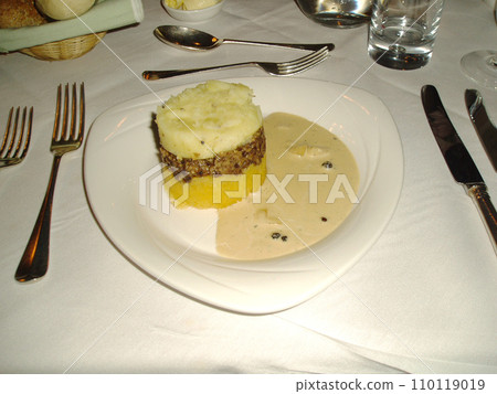 高級餐廳供應哈吉斯、羊雜碎和塔蒂斯等經典蘇格蘭菜餚 110119019