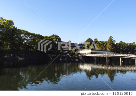 Buildings in the Imperial Palace moat 110120015