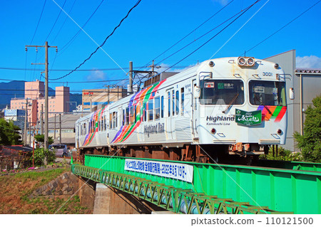 Kamikochi Line in rainy and sunny weather Kamikochi Line in rainy and sunny weather 110121500