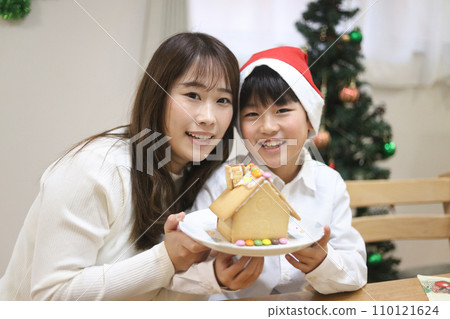 Parent and child building a hexen house 110121624