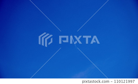 藍天倒映的軌跡 110121997