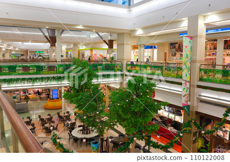 December/Shopping Center December/Shopping Center 110122008
