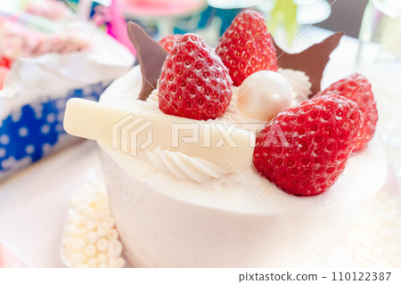 白色「脆餅」讓人想起生日和聖誕節 110122387