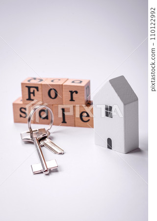 A small wooden house and keys as an idea for investing in your own home 110122992