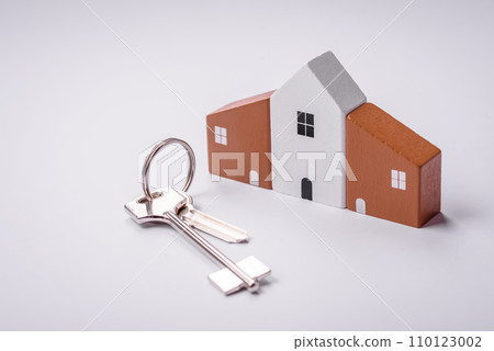 A small wooden house and keys as an idea for investing in your own home 110123002