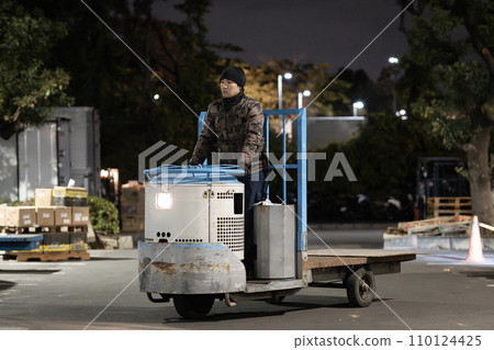 騎著砲塔卡車的人 110124425