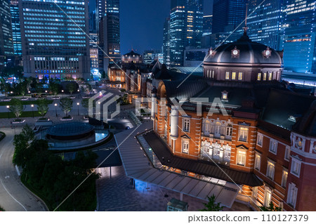 被照亮的夜東京站 110127379